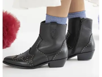 Boots-Lyon